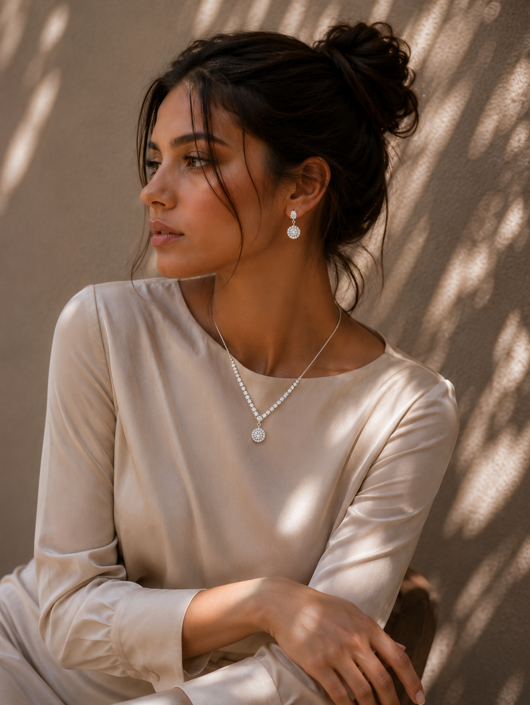 Zircon necklace and earrings set - a simple yet luxurious piece with a touch of sophistication and high-end appeal.